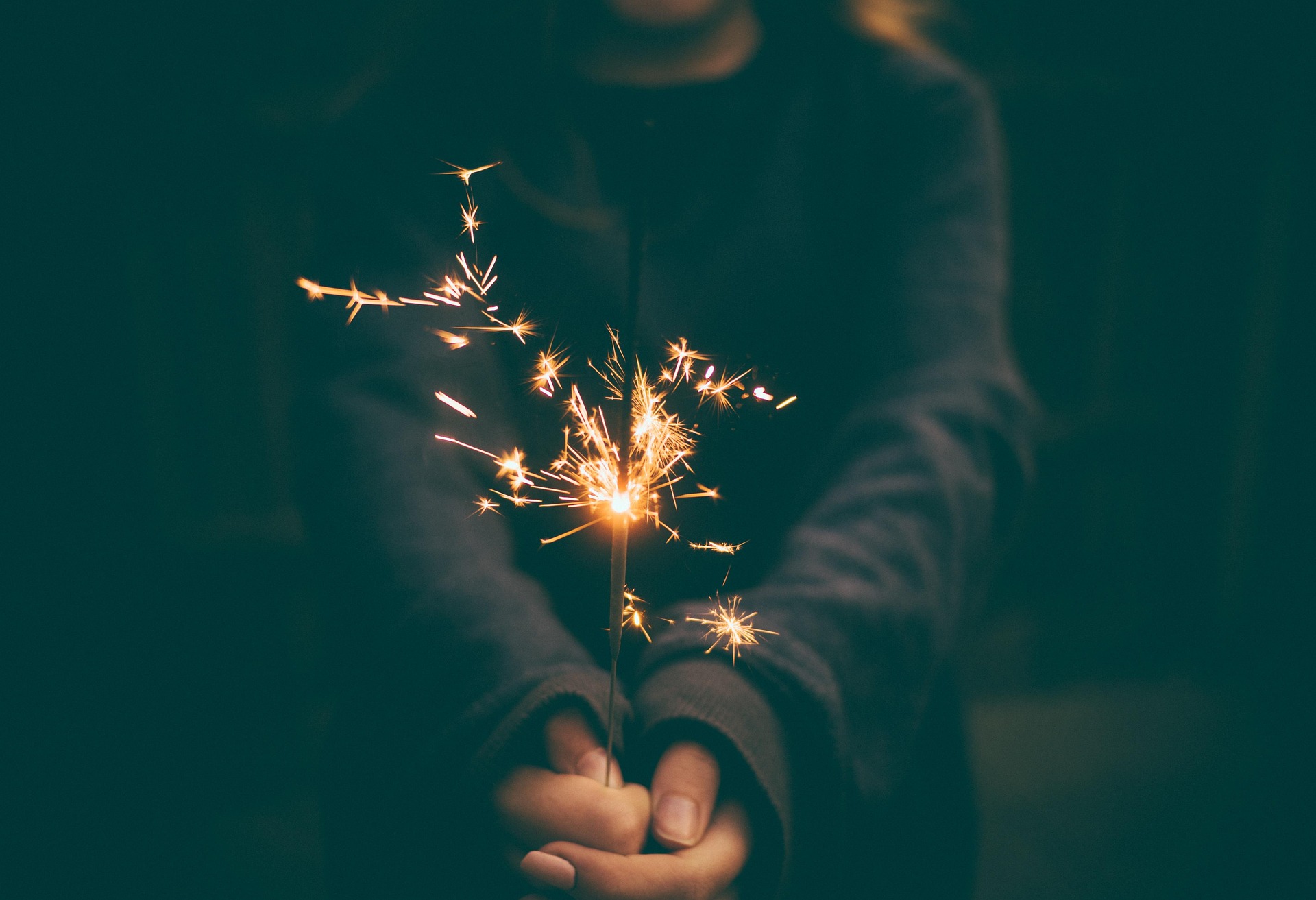 pexels sparkler 1835387 1920
